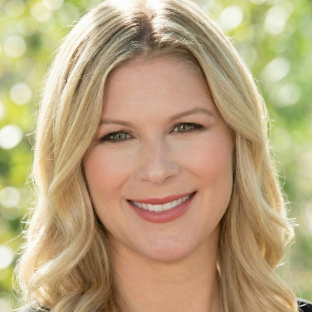 Headshot of Lisa Sharapata, Founder & CEO of 4Profit GTM